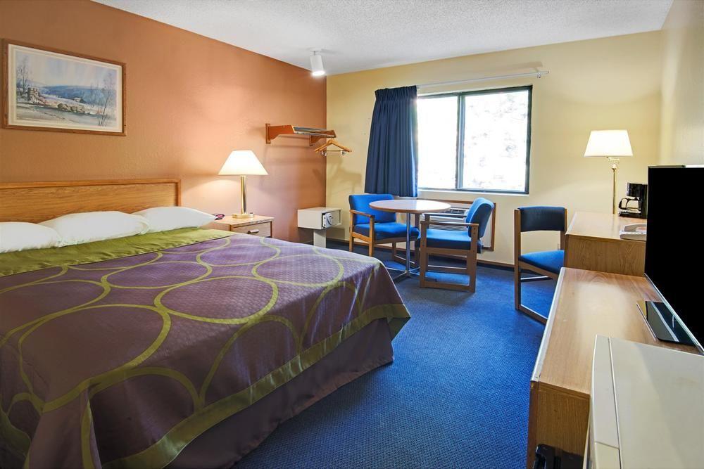 ซูเปอร์ 8 บาย วินด์แฮม เลเนซา โอเวอร์แลนด์ พาร์ค แอเรีย Hotel เลเนกซา ภายนอก รูปภาพ