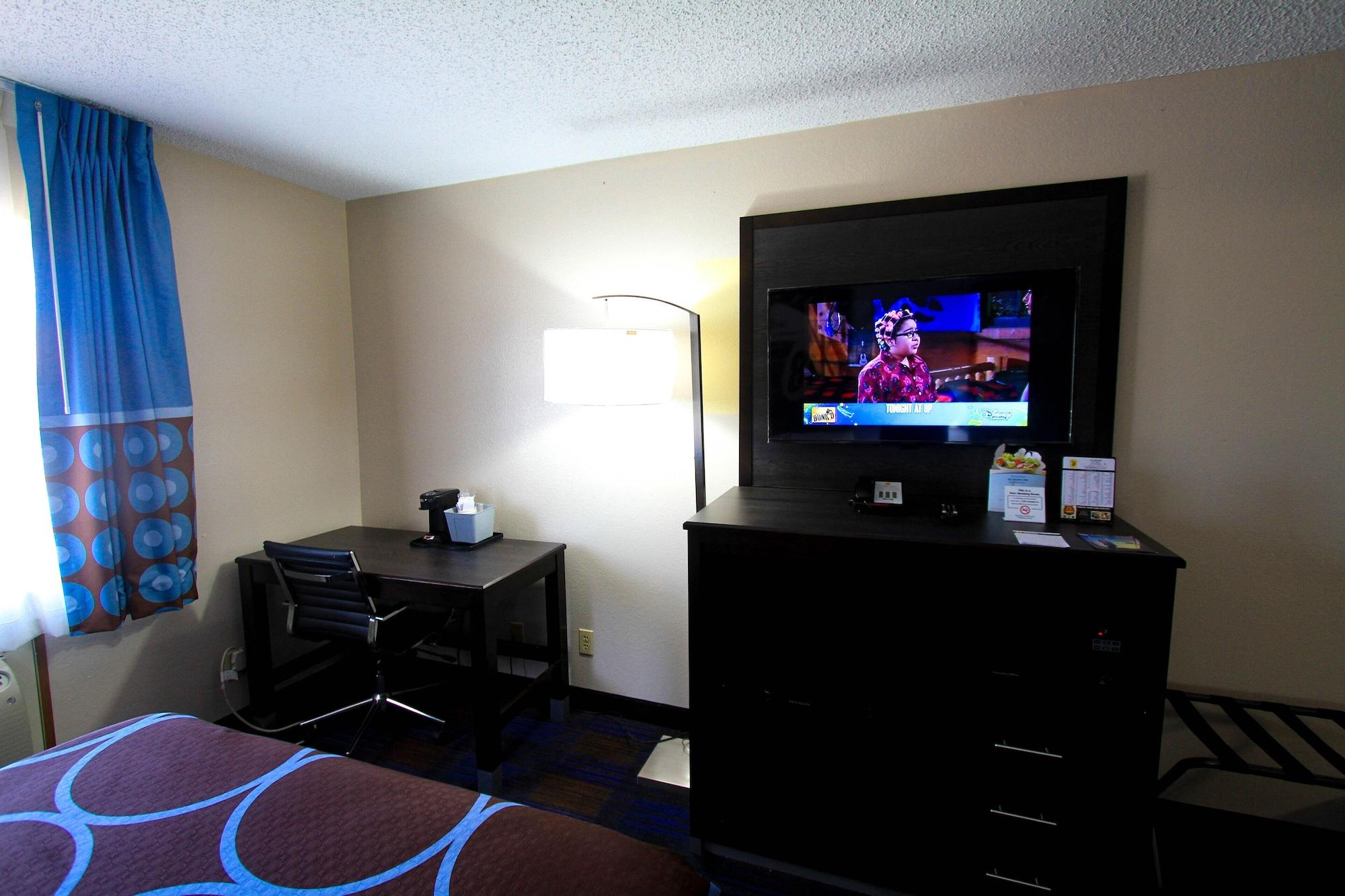 ซูเปอร์ 8 บาย วินด์แฮม เลเนซา โอเวอร์แลนด์ พาร์ค แอเรีย Hotel เลเนกซา ภายนอก รูปภาพ