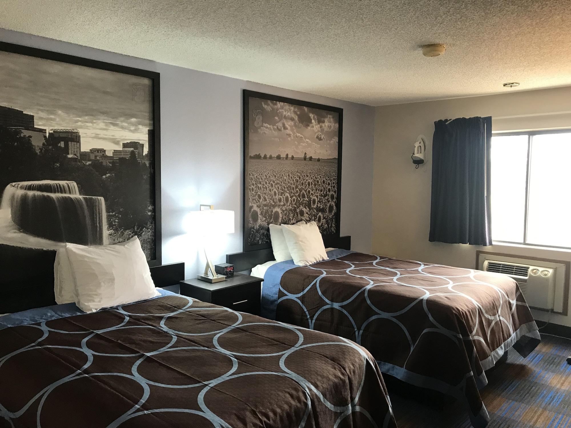 ซูเปอร์ 8 บาย วินด์แฮม เลเนซา โอเวอร์แลนด์ พาร์ค แอเรีย Hotel เลเนกซา ภายนอก รูปภาพ