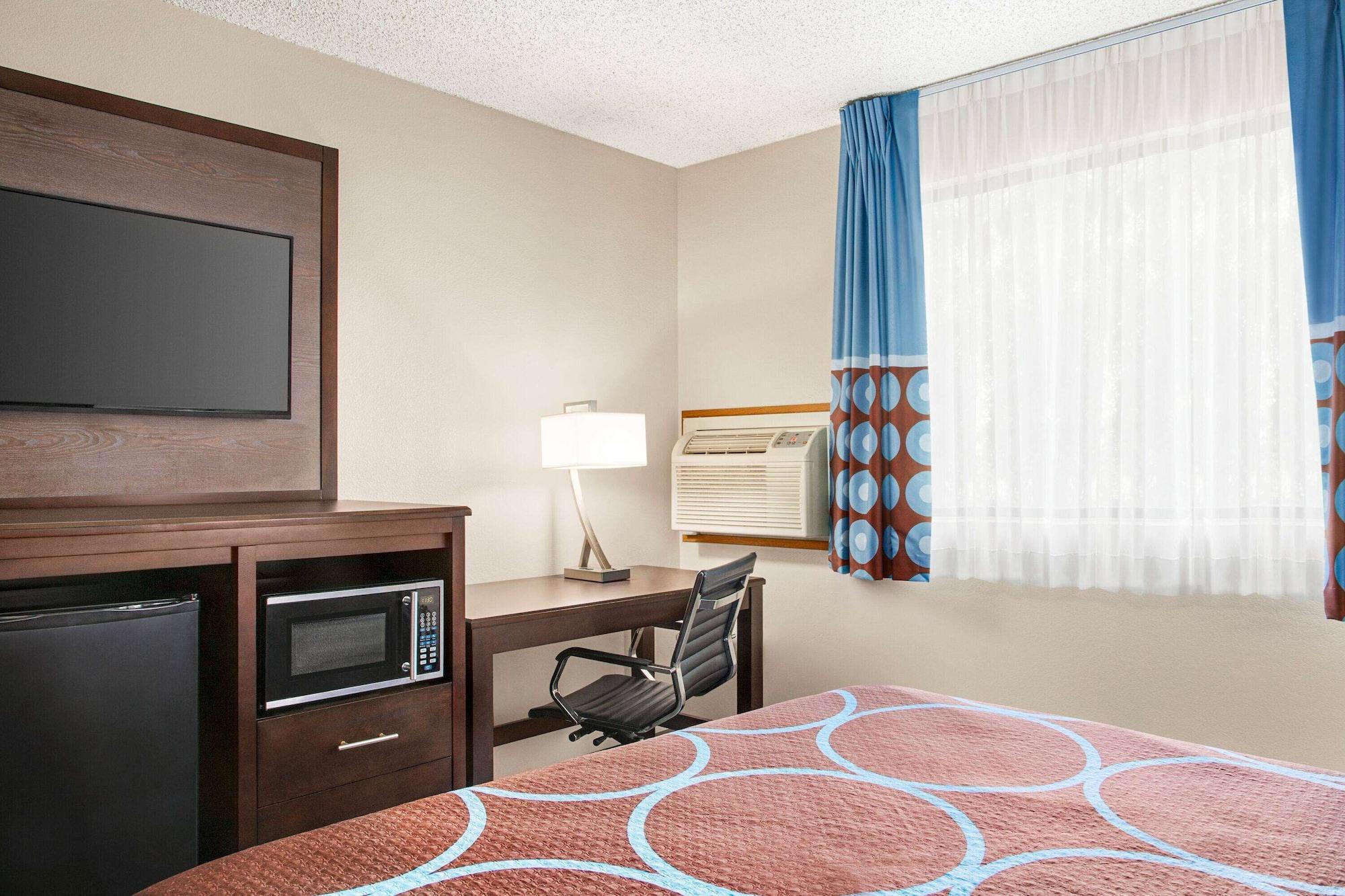 ซูเปอร์ 8 บาย วินด์แฮม เลเนซา โอเวอร์แลนด์ พาร์ค แอเรีย Hotel เลเนกซา ภายนอก รูปภาพ