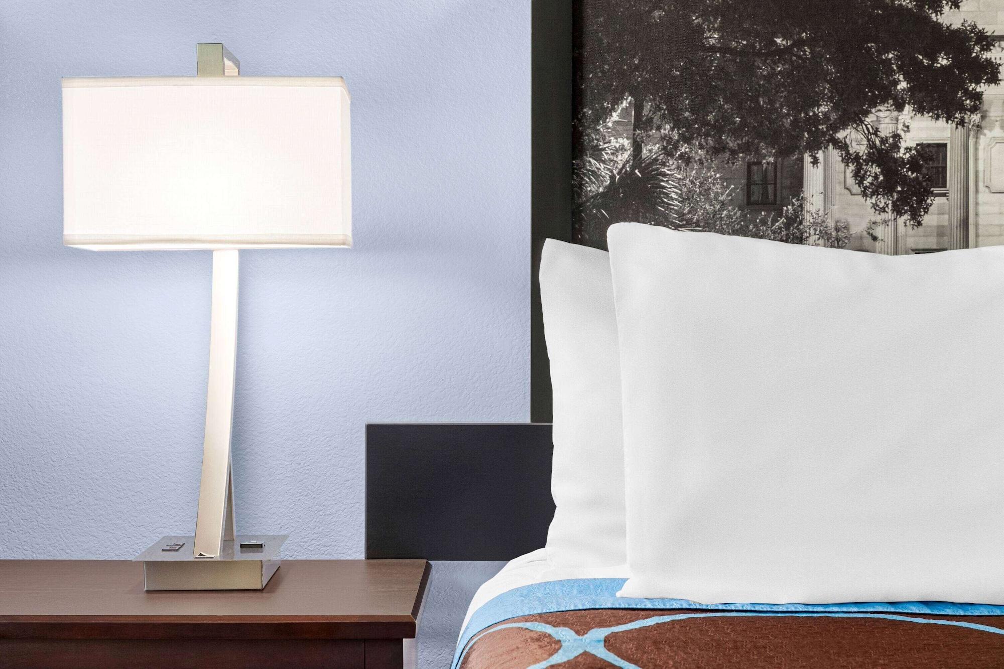 ซูเปอร์ 8 บาย วินด์แฮม เลเนซา โอเวอร์แลนด์ พาร์ค แอเรีย Hotel เลเนกซา ภายนอก รูปภาพ