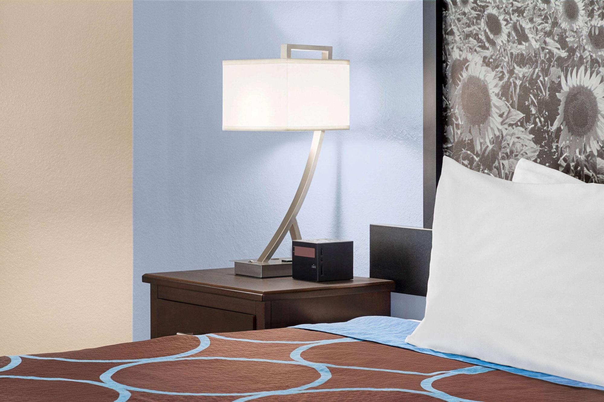 ซูเปอร์ 8 บาย วินด์แฮม เลเนซา โอเวอร์แลนด์ พาร์ค แอเรีย Hotel เลเนกซา ภายนอก รูปภาพ