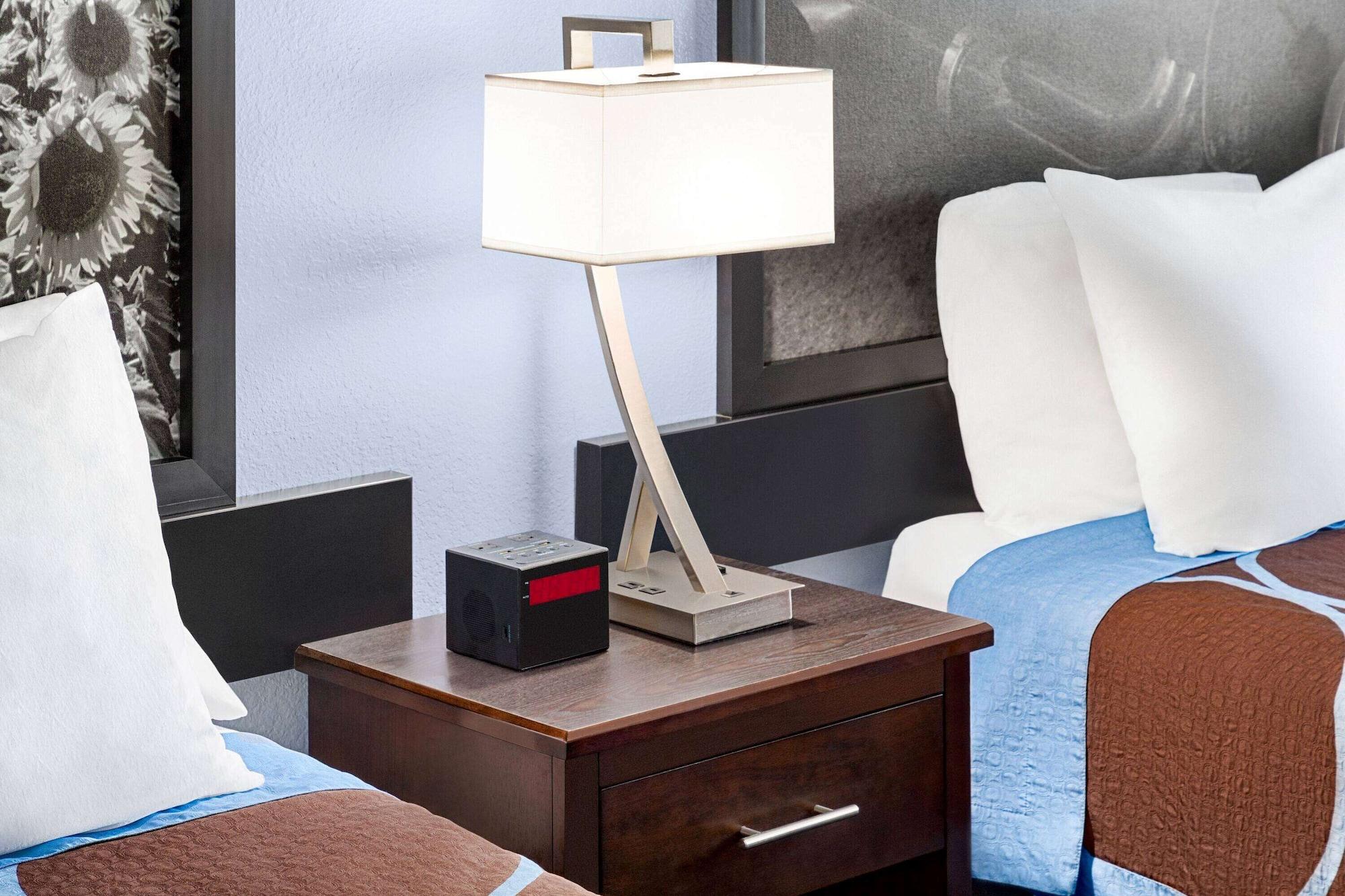 ซูเปอร์ 8 บาย วินด์แฮม เลเนซา โอเวอร์แลนด์ พาร์ค แอเรีย Hotel เลเนกซา ภายนอก รูปภาพ